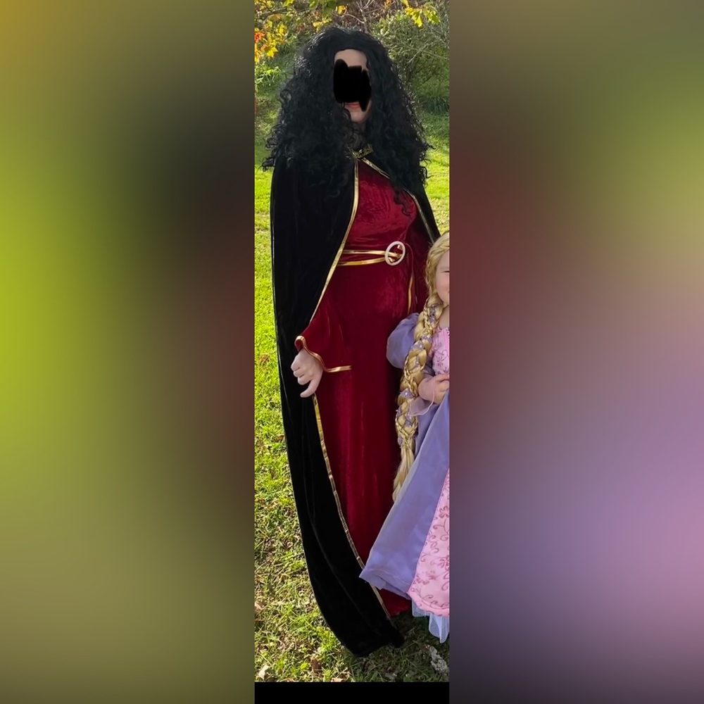Complete Women’s Mother Gothel costume size XL (smaller Asian size).